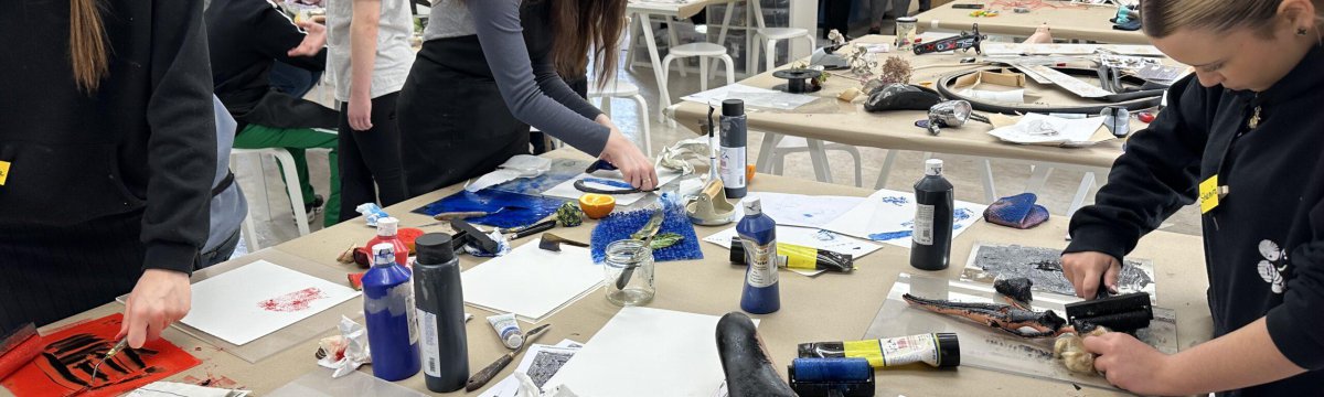 Bildung für nachhaltige Entwicklung (BNE) in der Berufsfachschule Pflegeassistenz <br> Nachhaltigkeit ganz kreativ oder wie die Pflegeassistenten über sich hinauswuchsen Berufliche Schule des Kreises Stormarn in Bad Oldesloe Bildung für nachhaltige Entwicklung (BNE) in der Berufsfachschule Pflegeassistenz <br> Nachhaltigkeit ganz kreativ oder wie die Pflegeassistenten über sich hinauswuchsen Berufliche Schule des Kreises Stormarn in Bad Oldesloe