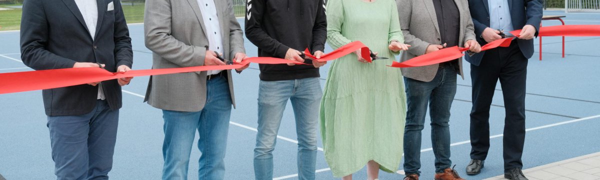 Einweihung der Sportplatzanlage Berufliche Schule des Kreises Stormarn in Bad Oldesloe Einweihung der Sportplatzanlage Berufliche Schule des Kreises Stormarn in Bad Oldesloe