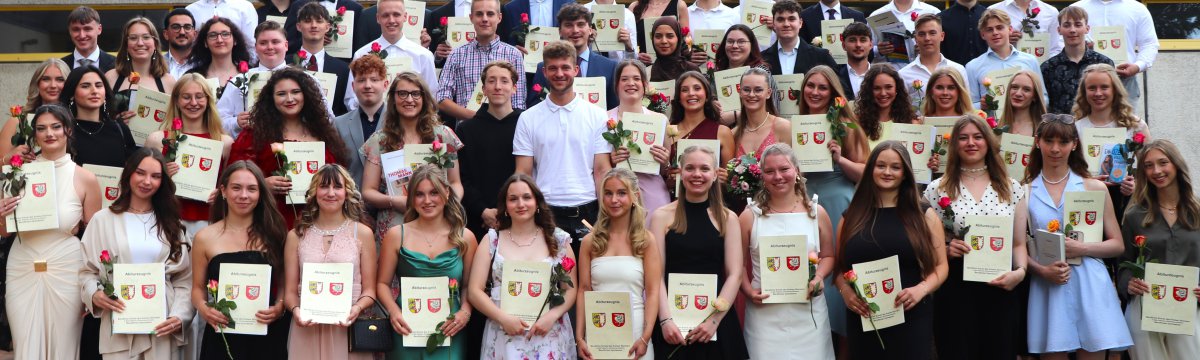 The winner takes it all … <br> Verabschiedung der Abiturientinnen und Abiturienten des Beruflichen Gymnasiums in Bad Oldesloe Berufliche Schule des Kreises Stormarn in Bad Oldesloe