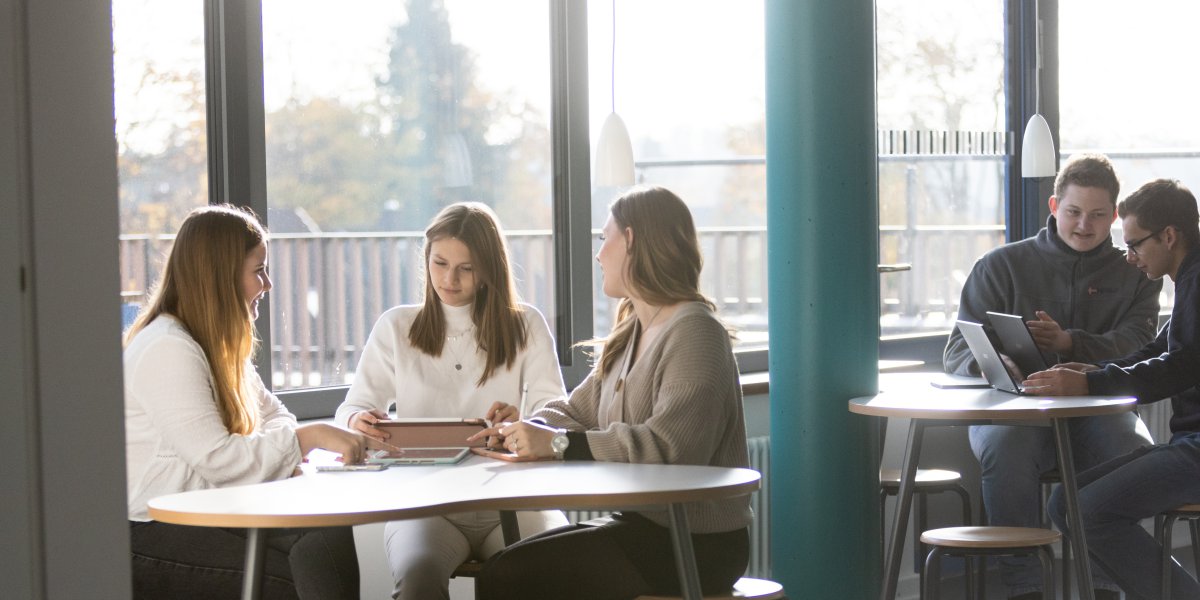 Berufliche Bildung für die Zukunft Wir sehen uns als Partner der beruflichen Bildung in der Region Berufliche Schule des Kreises Stormarn in Bad Oldesloe Berufliche Bildung für die Zukunft Wir sehen uns als Partner der beruflichen Bildung in der Region Berufliche Schule des Kreises Stormarn in Bad Oldesloe